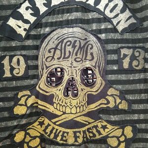 Affliction skull shirt _ (LG)
